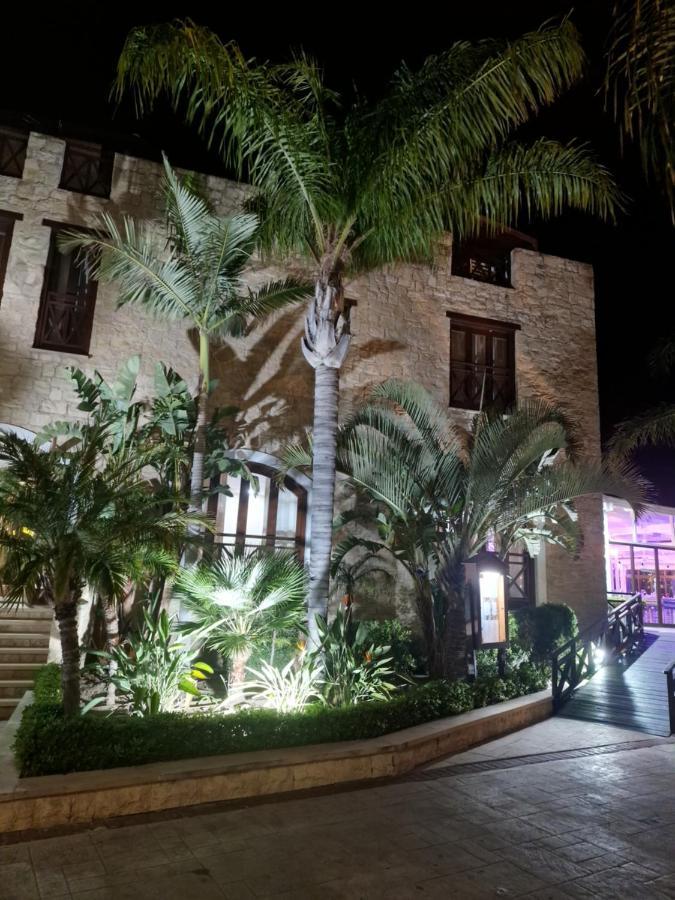 Y & P Latchi Hotel 외부 사진